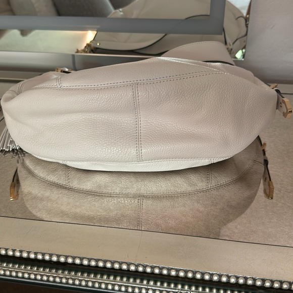 Micheal Kors large hobo purse.  Off-white. - Picture 4 of 6